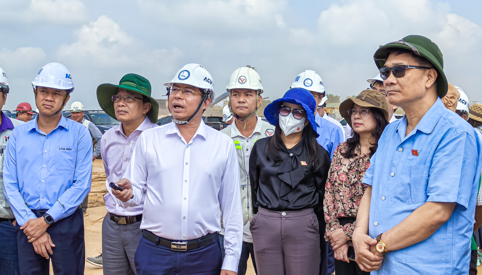 'Thần tốc' thi công, đường băng sân bay 16 tỷ USD về đích sớm, sẵn sàng đưa Việt Nam vào kỷ nguyên mới - Ảnh 4.
