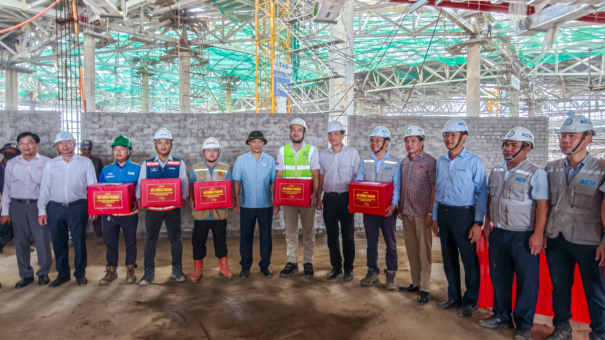 'Thần tốc' thi công, đường băng sân bay 16 tỷ USD về đích sớm, sẵn sàng đưa Việt Nam vào kỷ nguyên mới - Ảnh 1.