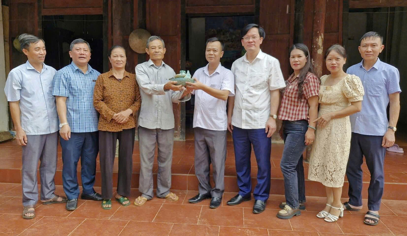 Phú Thọ phát hiện trống đồng 2 . 500 Năm trong vườn nhà nông dân - Ảnh 1.