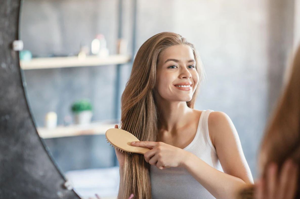 1 thói xấu khiến tóc rụng ‘như lá mùa thu’, dưỡng mấy cũng không cứu được- Ảnh 2.