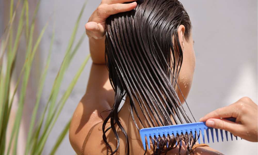 1 thói xấu khiến tóc rụng ‘như lá mùa thu’, dưỡng mấy cũng không cứu được- Ảnh 1.