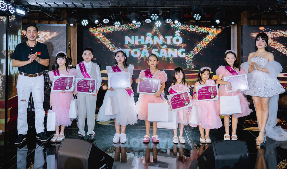 NSƯT Hồ Phong, Hoàng Yến góp mặt trong ngày đặc biệt của diễn viên Hà Đan - Ảnh 3.