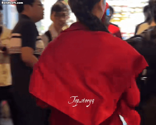 Bắt gặp cặp đôi Vbiz công khai ôm nhau giữa sự kiện: Nắm tay không rời, phim giả tình thật khó chối cãi- Ảnh 3.