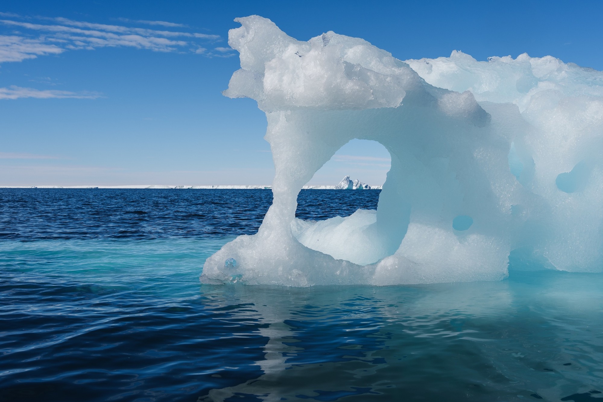 Tảng băng khổng lồ ở Nam Cực vừa vỡ ra, b&ecirc;n dưới l&agrave; cảnh tượng con người chưa từng chứng kiến từ trước đến nay- Ảnh 2.