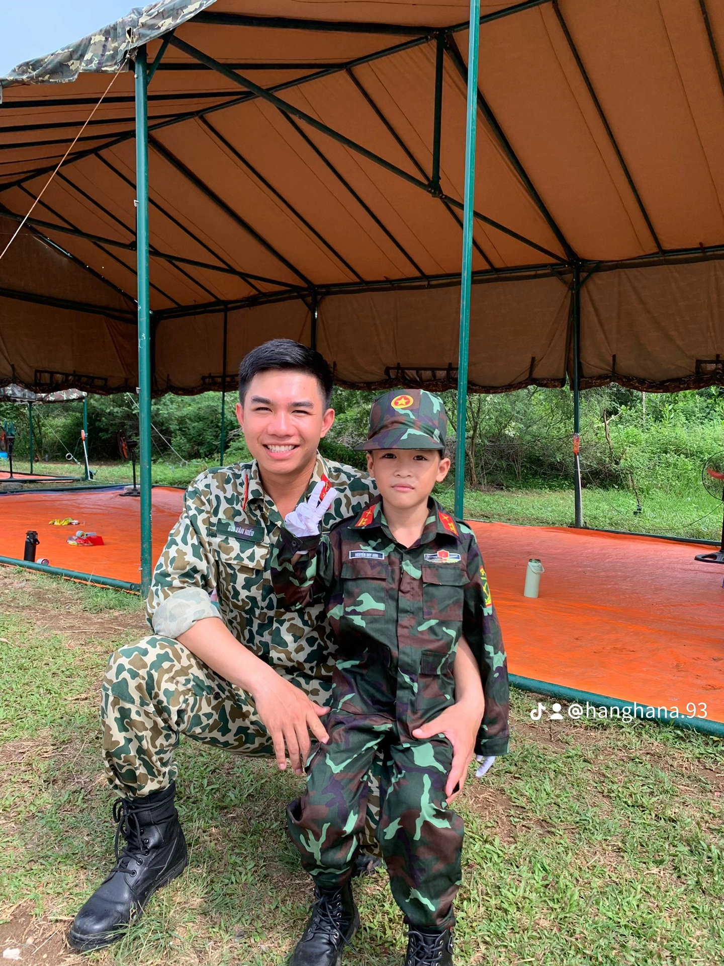 "Chiến sĩ nhí" 6 tuổi làm rạng danh khối nghỉ hè: Mùa hè ý nghĩa trong màu áo lính, được tập luyện cùng các chiến sĩ A80- Ảnh 15.