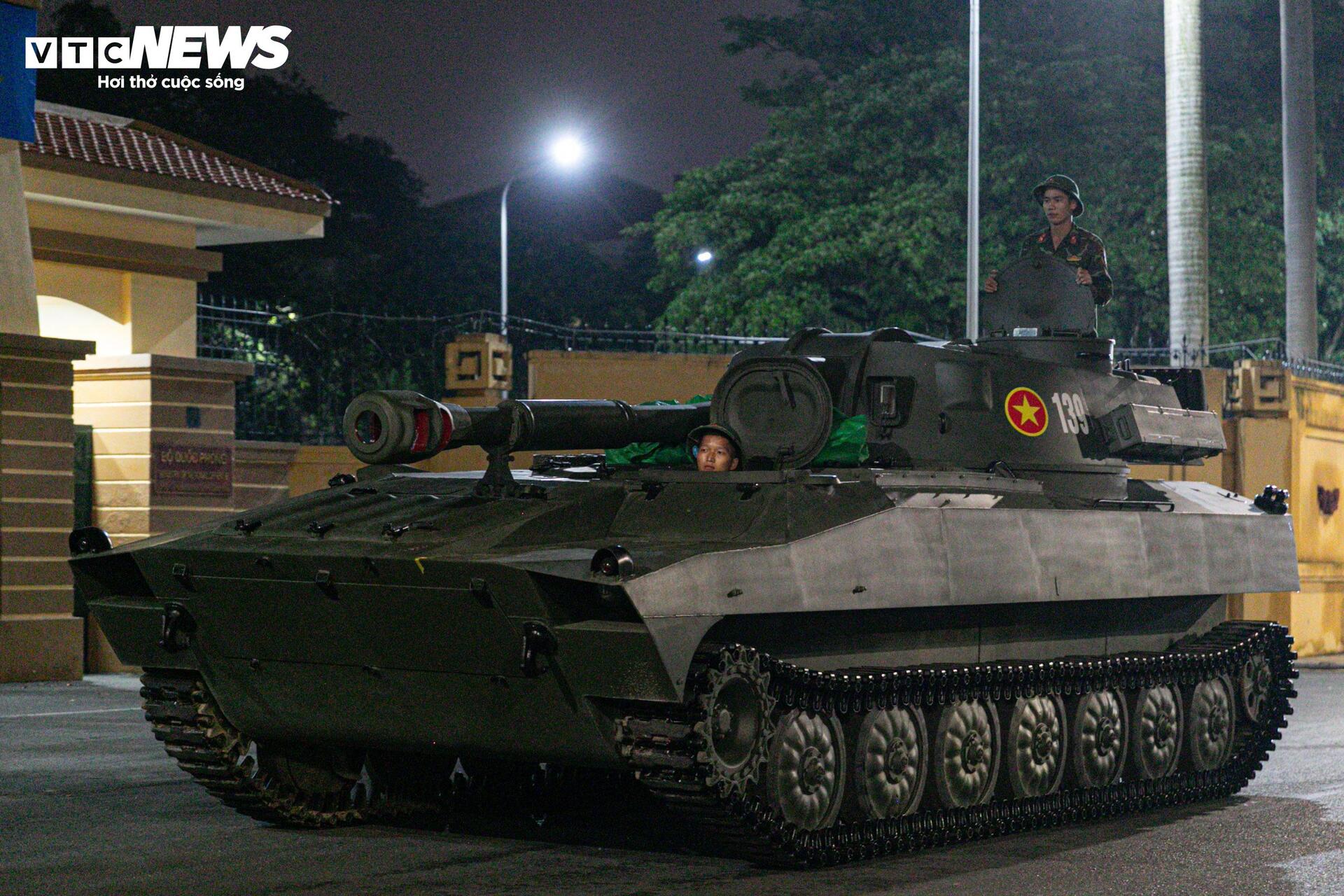 Pháo tự hành SU-122, SU-152 của QĐND diễu binh 2/9: Xoay 360 độ, tầm hoạt động 300 km, đạn pháo nặng 50kg - Ảnh 1.