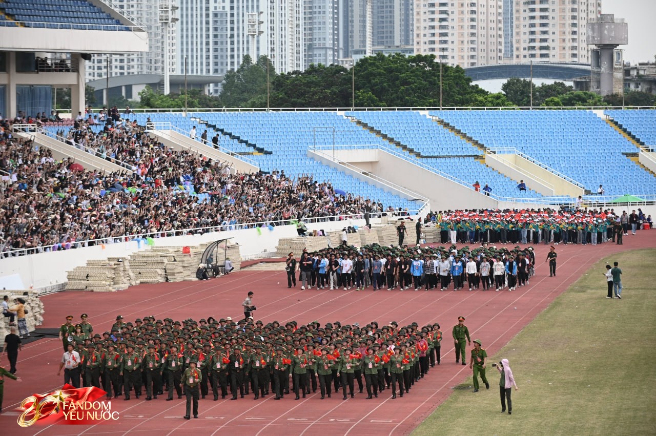 13 Khối nghệ thuật hợp luyện diễu hành kỷ niệm 80 năm Cách mạng Tháng Tám tại Mỹ Đình - Ảnh 1.