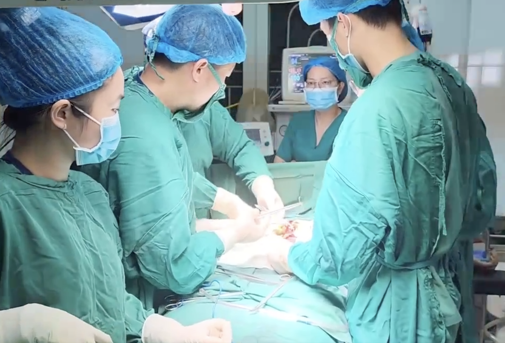 Chạy Đua Với Tử Thần, Cứu Sống Người Phụ Nữ Bị Tai Nạn Giao Thông Đặc Biệt Nguy Kịch- Ảnh 1. Chạy Đua Với Tử Thần, Cứu Sống Người Phụ Nữ Bị Tai Nạn Giao Thông Đặc Biệt Nguy Kịch- Ảnh 1.