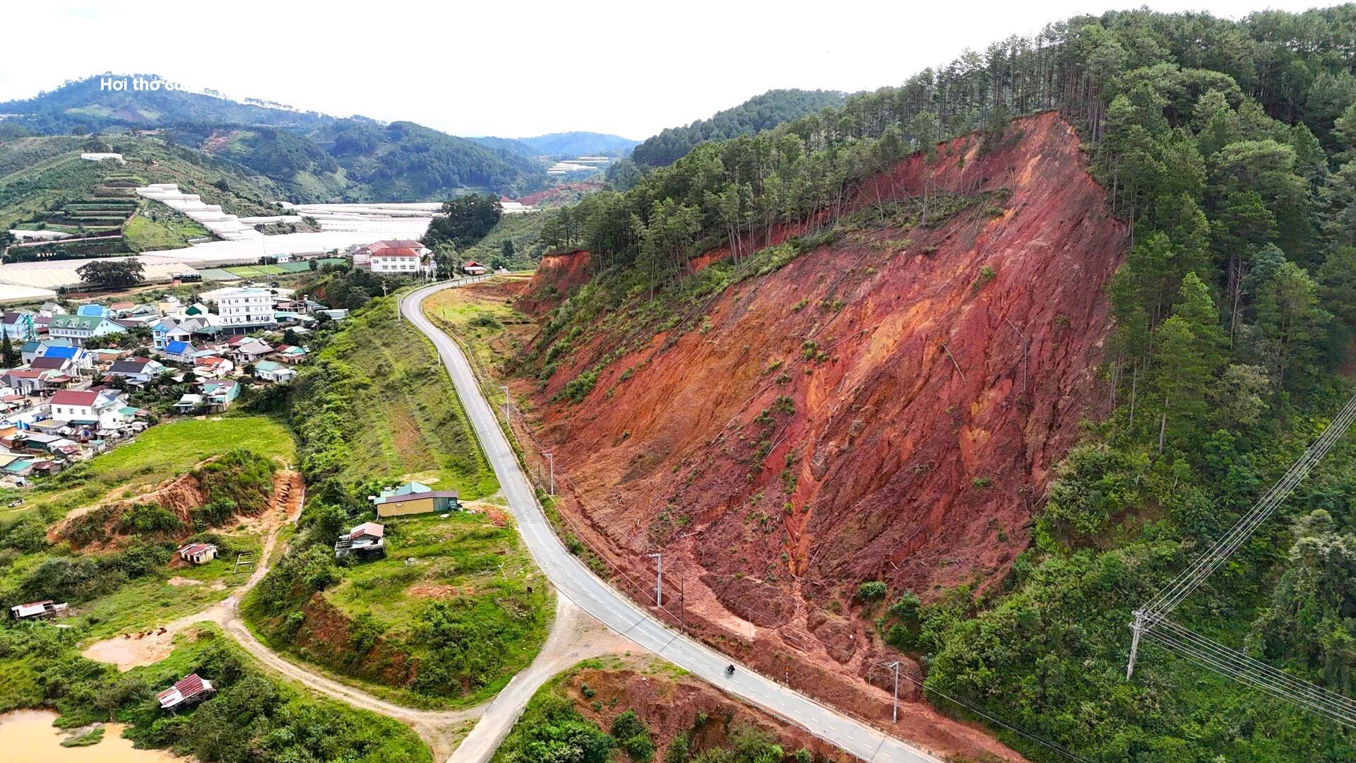Sạt lở Lâm Đồng đe dọa khu dân cư Păng Tiêng , người dân lo lắng từng ngày - Ảnh 6.