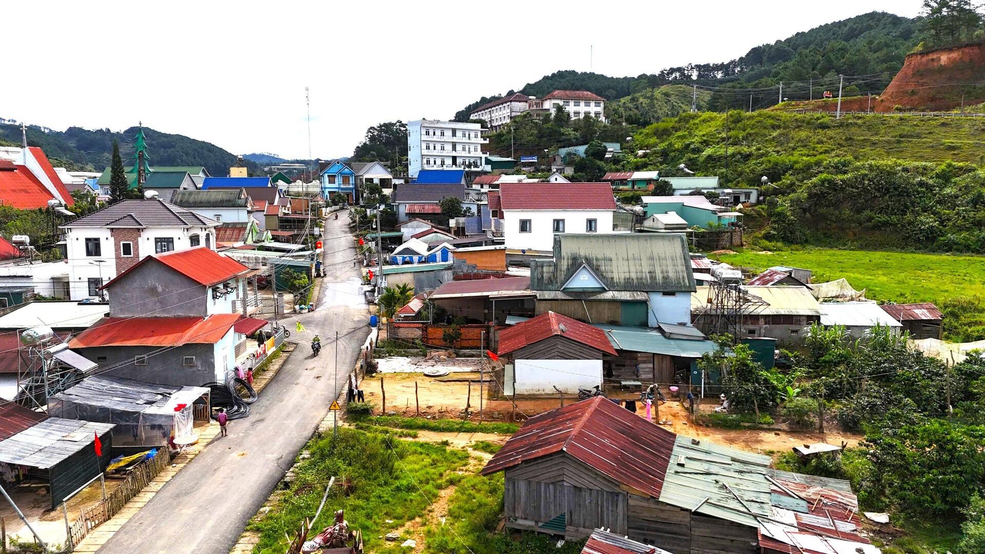 Sạt lở Lâm Đồng đe dọa khu dân cư Păng Tiêng , người dân lo lắng từng ngày - Ảnh 5.