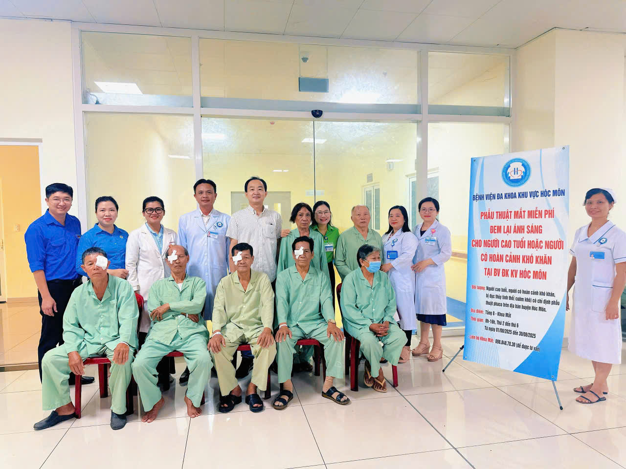 Người Dân Khó Khăn Tại Tp Hcm Xúc Động Khi Được Mổ Mắt Miễn Phí- Ảnh 4. Người Dân Khó Khăn Tại Tp Hcm Xúc Động Khi Được Mổ Mắt Miễn Phí- Ảnh 4.