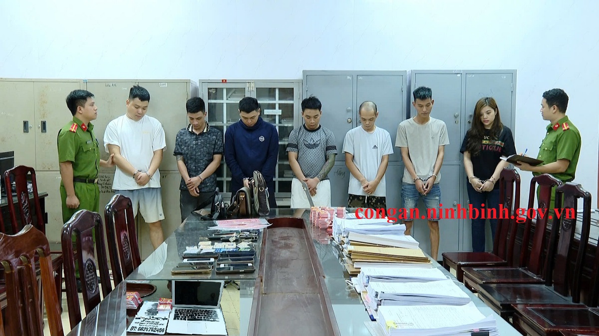 Bắt giữ, khám xét khẩn cấp đối với vợ chồng Cao Thị Quyên và Trần Hồng Quân - Ảnh 1.