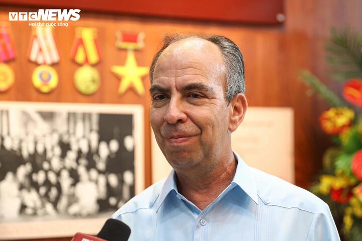 Đại sứ Cuba kêu gọi gìn giữ tình yêu nước qua trải nghiệm VR tại Việt Nam - Ảnh 1.