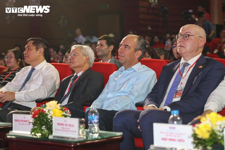 Đại sứ Cuba kêu gọi gìn giữ tình yêu nước qua trải nghiệm VR tại Việt Nam - Ảnh 2.