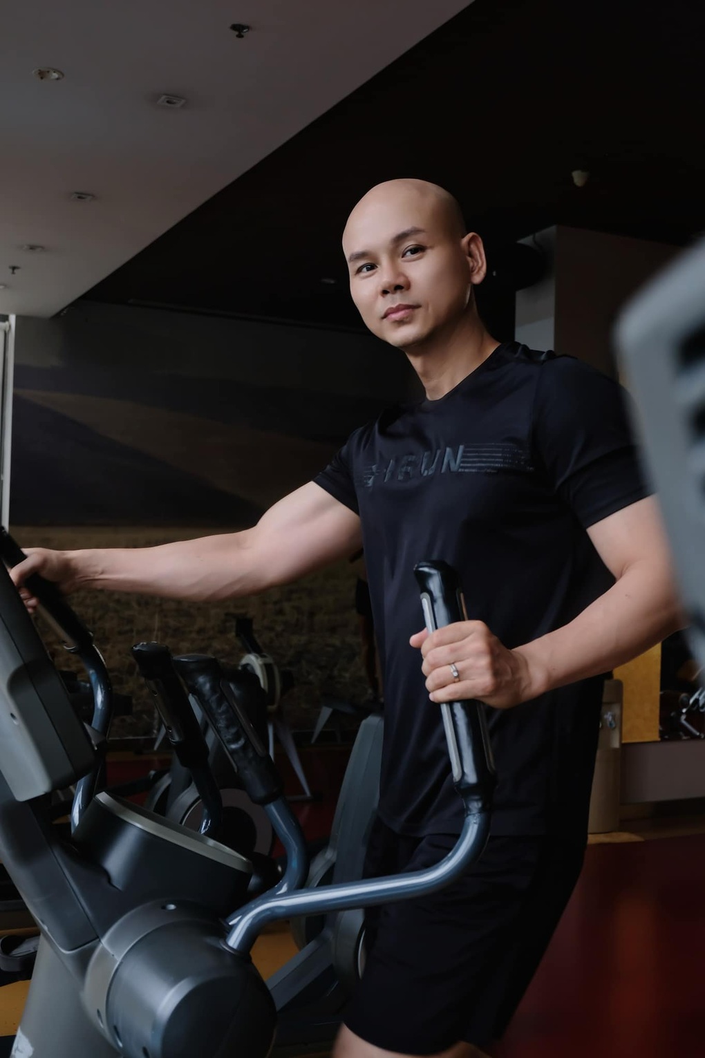 Sao nam Vbiz khổ sở v&igrave; kh&ocirc;ng mọc được t&oacute;c, tr&iacute; nhớ giảm s&uacute;t do ng&atilde; từ tầng 3- Ảnh 6.