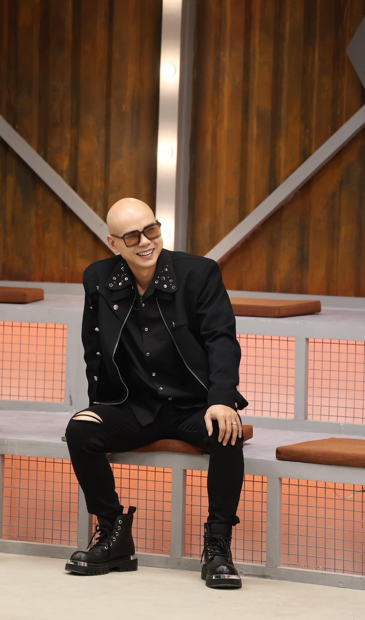 Sao nam Vbiz khổ sở v&igrave; kh&ocirc;ng mọc được t&oacute;c, tr&iacute; nhớ giảm s&uacute;t do ng&atilde; từ tầng 3- Ảnh 8.