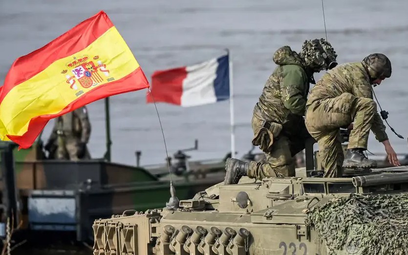 Phương T&acirc;y toan tính lập v&ugrave;ng cấm bay ở Ukraine - Ảnh 2.