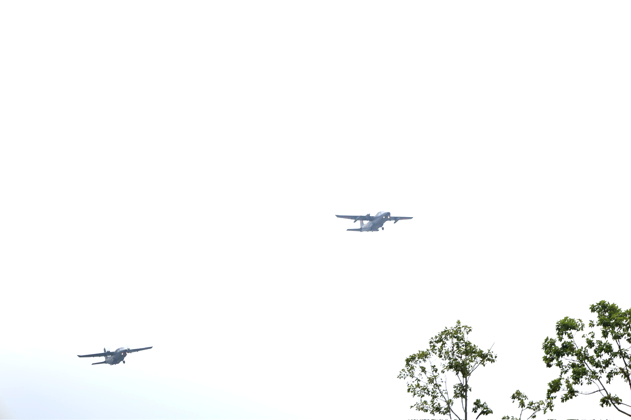 Tổng duyệt Lễ diễu binh tại Quảng trường Ba Đình thu hút hàng nghìn người dân Hà Nội - Ảnh 3. Tổng duyệt Lễ diễu binh tại Quảng trường Ba Đình thu hút hàng nghìn người dân Hà Nội - Ảnh 3.