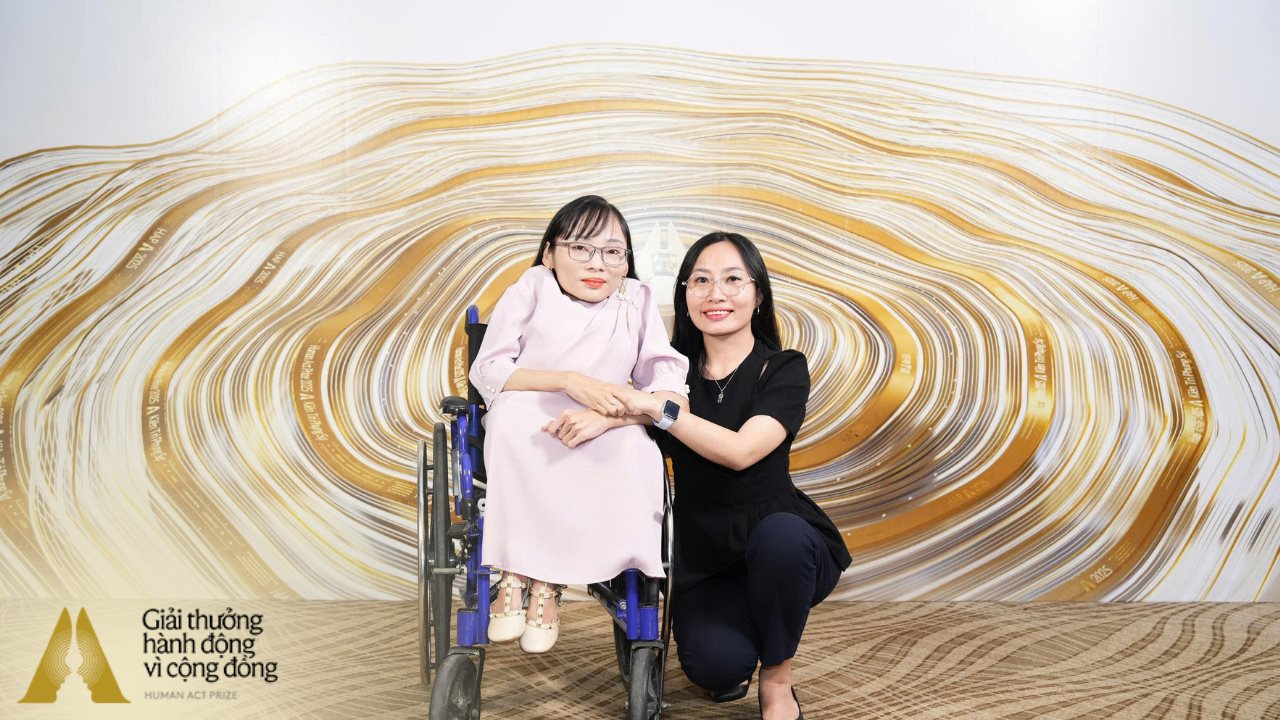 Cô giáo 15 kg của lớp học “5 không”: “Tôi muốn sống một cuộc đời thực sự ý nghĩa” - Ảnh 5. Cô giáo 15 kg của lớp học “5 không”: “Tôi muốn sống một cuộc đời thực sự ý nghĩa” - Ảnh 5.