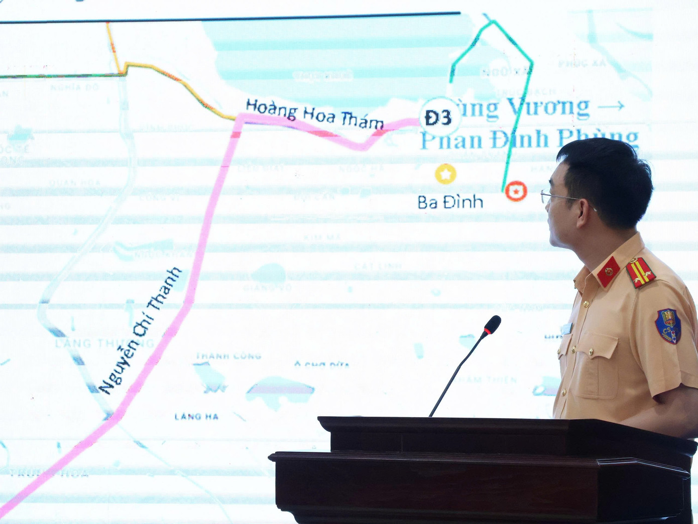 Người dân Hà Nội háo hức chờ xem tổng hợp luyện diễu binh trên các tuyến phố - Ảnh 25.