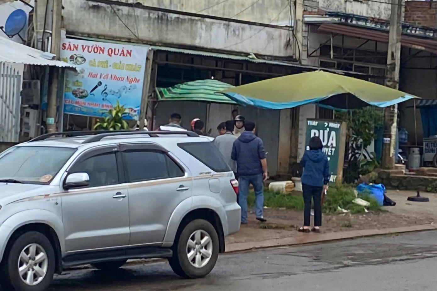 Mâu thuẫn tại quán nhậu dẫn đến án mạng nghiêm trọng ở Lâm Đồng - Ảnh 1.