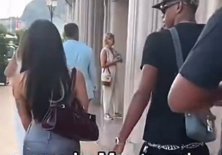 Paparazzi tóm dính Lamine Yamal hẹn hò với nữ ca sĩ nổi tiếng trên phố, Barcelona lo thần đồng hư hỏng- Ảnh 3. Paparazzi tóm dính Lamine Yamal hẹn hò với nữ ca sĩ nổi tiếng trên phố, Barcelona lo thần đồng hư hỏng- Ảnh 3.