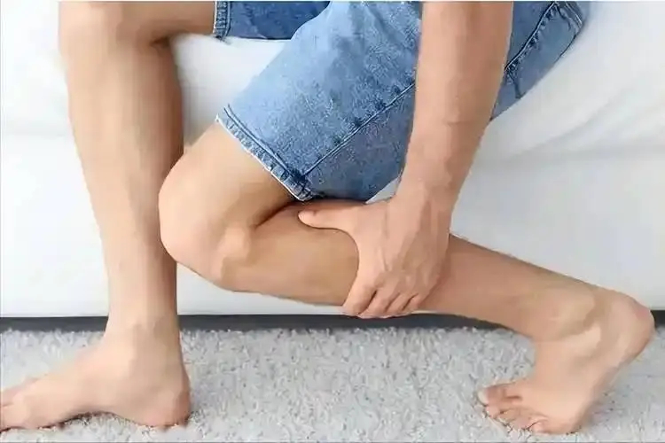 Đàn ông có già đi hay không, nhìn "phần dưới cơ thể" là biết: Nếu không có các dấu hiệu này thì xin chúc mừng - Ảnh 2. Đàn ông có già đi hay không, nhìn "phần dưới cơ thể" là biết: Nếu không có các dấu hiệu này thì xin chúc mừng - Ảnh 2.