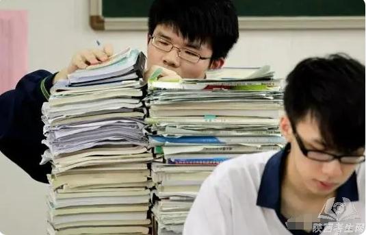 Nam sinh đỗ đại học top đầu nhưng phụ huynh vừa xem chuyên ngành nói 1 câu: 'Thà học lại còn hơn thi đậu' - Ảnh 2.