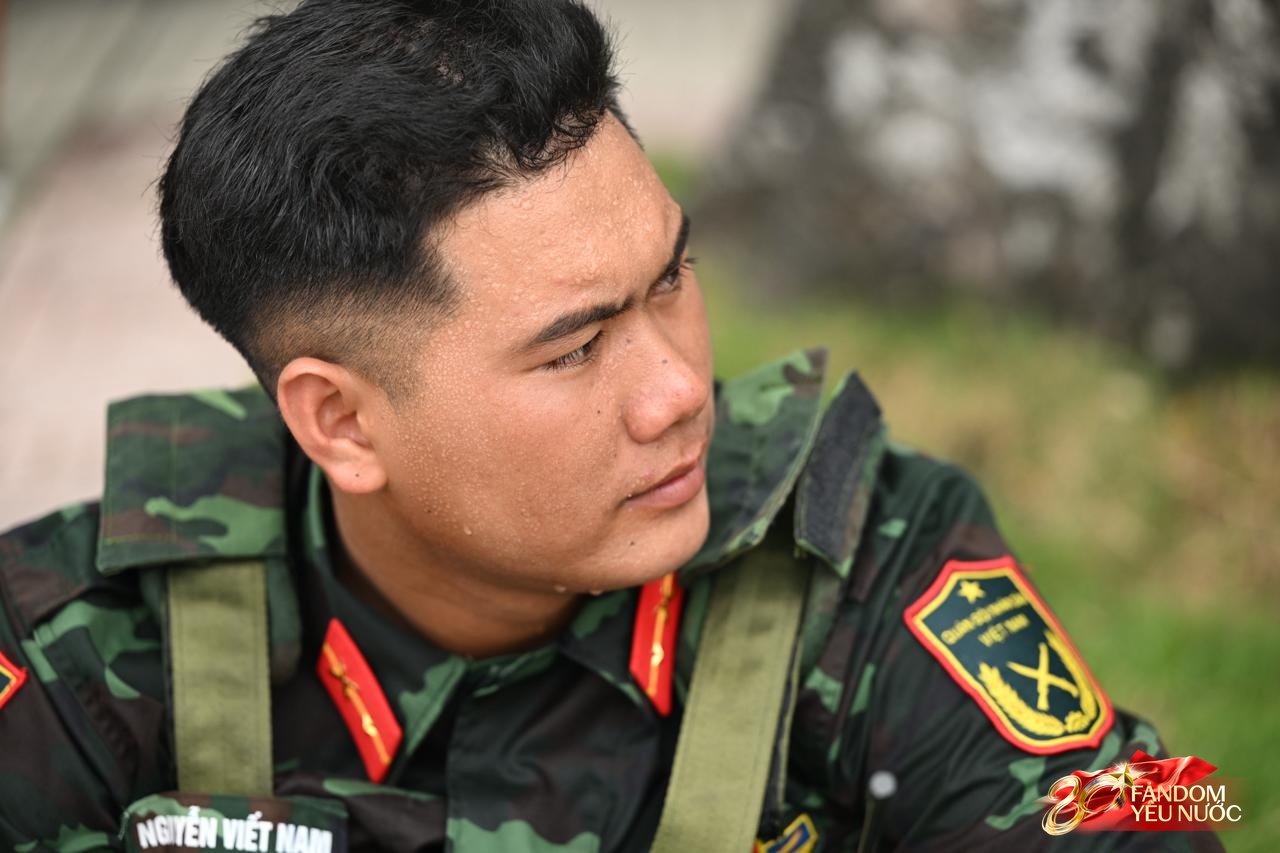 Trước giờ G: Các đoàn xe tăng, xe thiết giáp đang tiến về quảng trường Ba Đình trong tiếng hò reo của người dân- Ảnh 34.