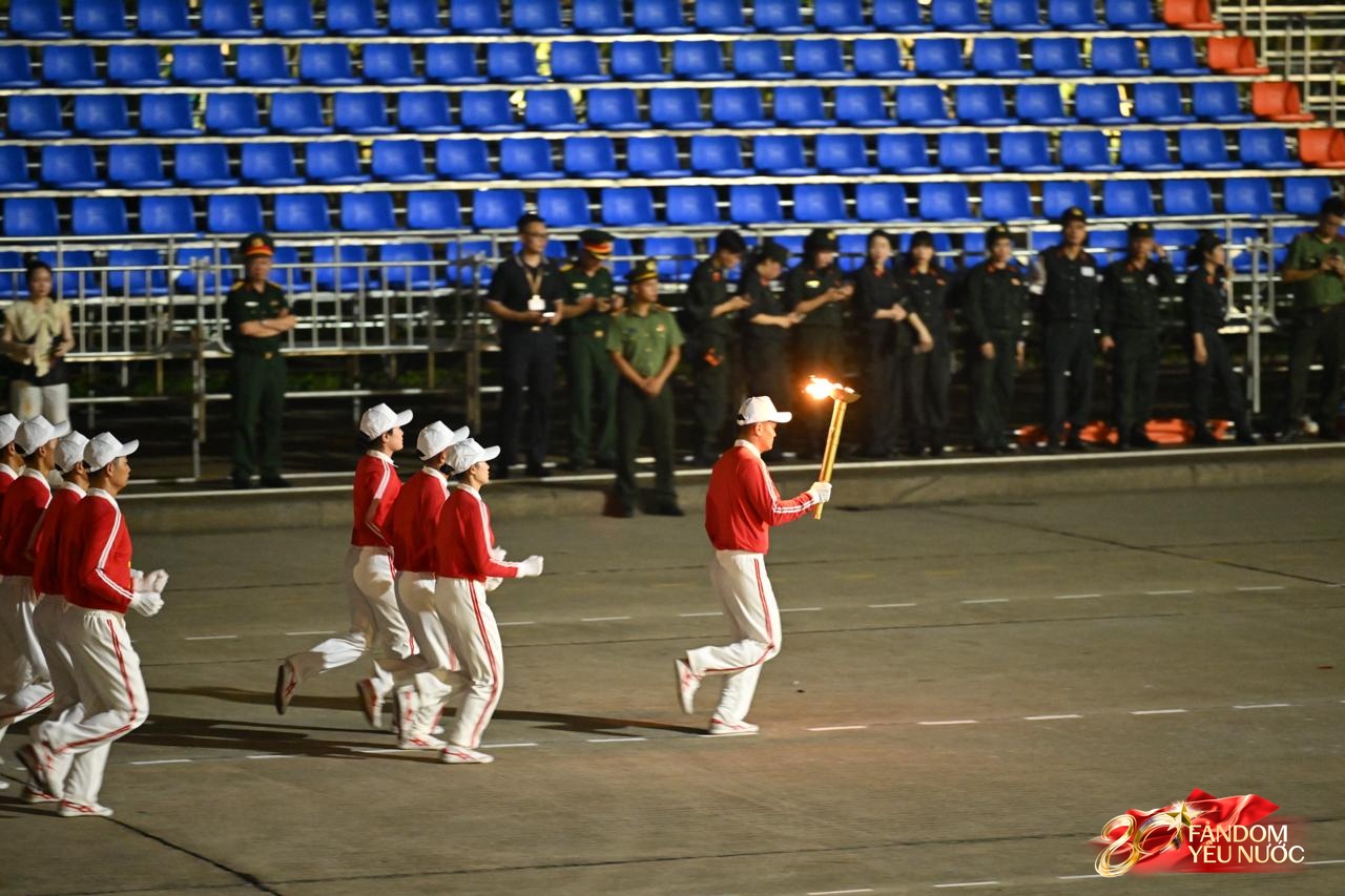 Tổng hợp luyện diễu binh diễu hành lần 1 chính thức bắt đầu!- Ảnh 3. Tổng hợp luyện diễu binh diễu hành lần 1 chính thức bắt đầu!- Ảnh 3.