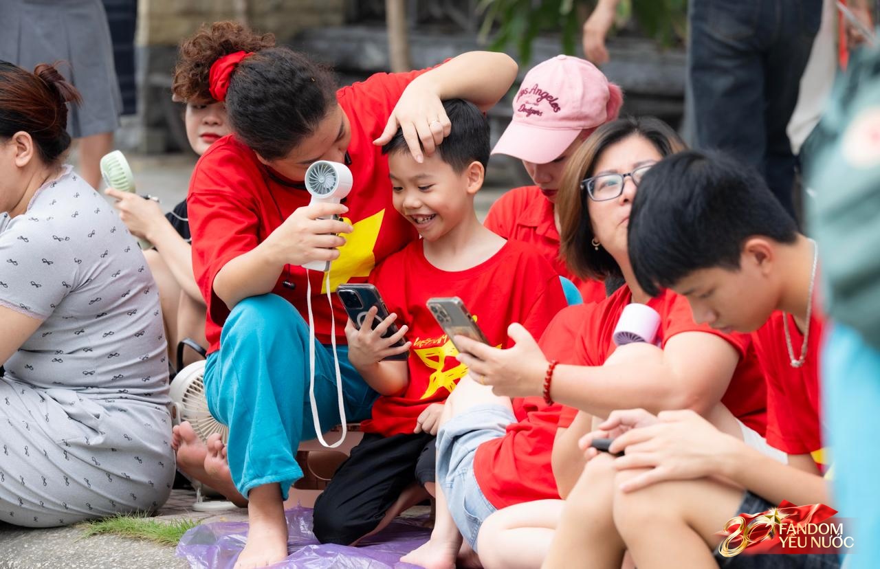 Trước giờ G: Các đoàn xe tăng, xe thiết giáp đang tiến về quảng trường Ba Đình trong tiếng hò reo của người dân- Ảnh 51.