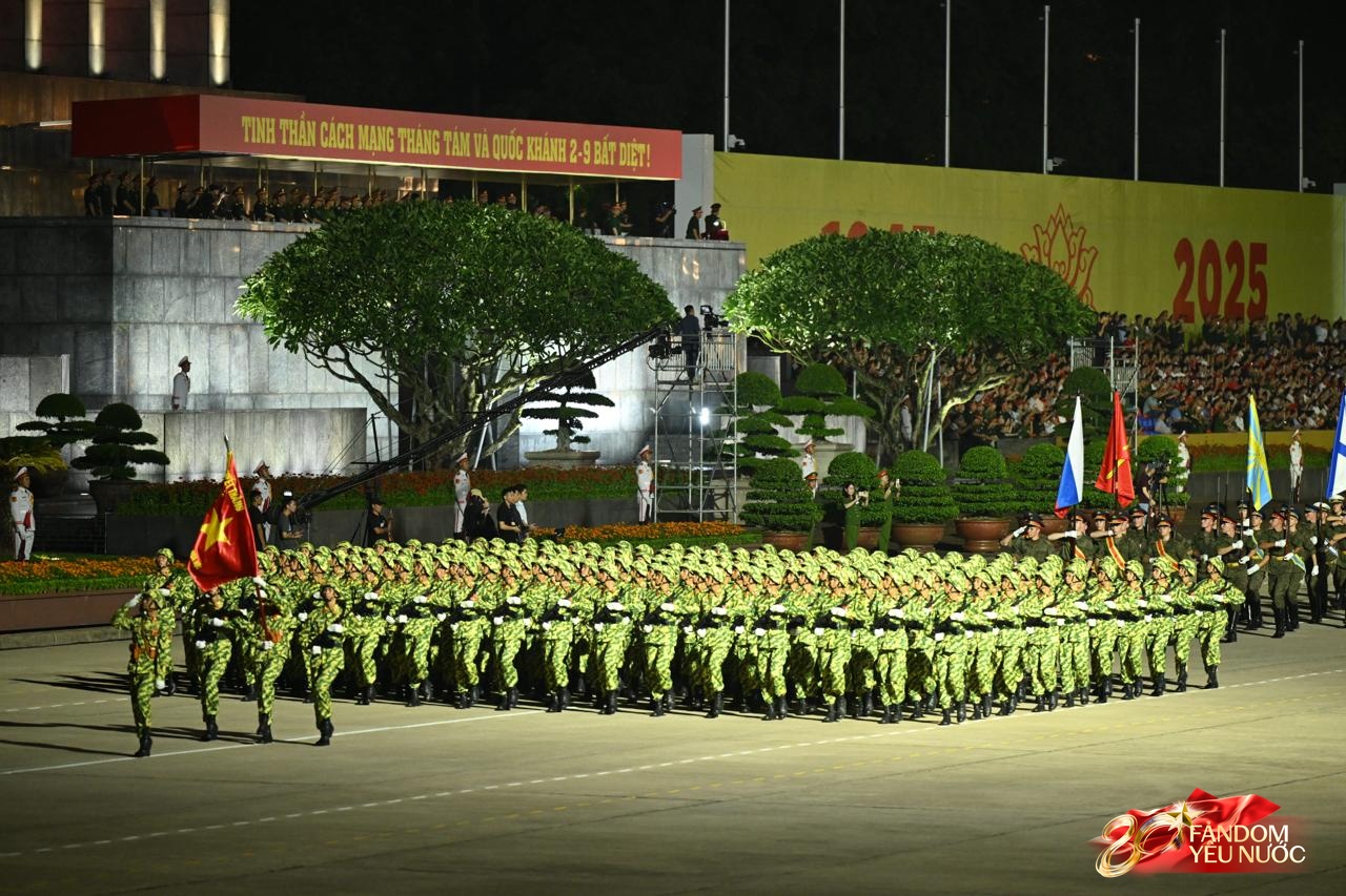Tổng hợp luyện diễu binh diễu hành lần 1 chính thức bắt đầu!- Ảnh 9. Tổng hợp luyện diễu binh diễu hành lần 1 chính thức bắt đầu!- Ảnh 9.