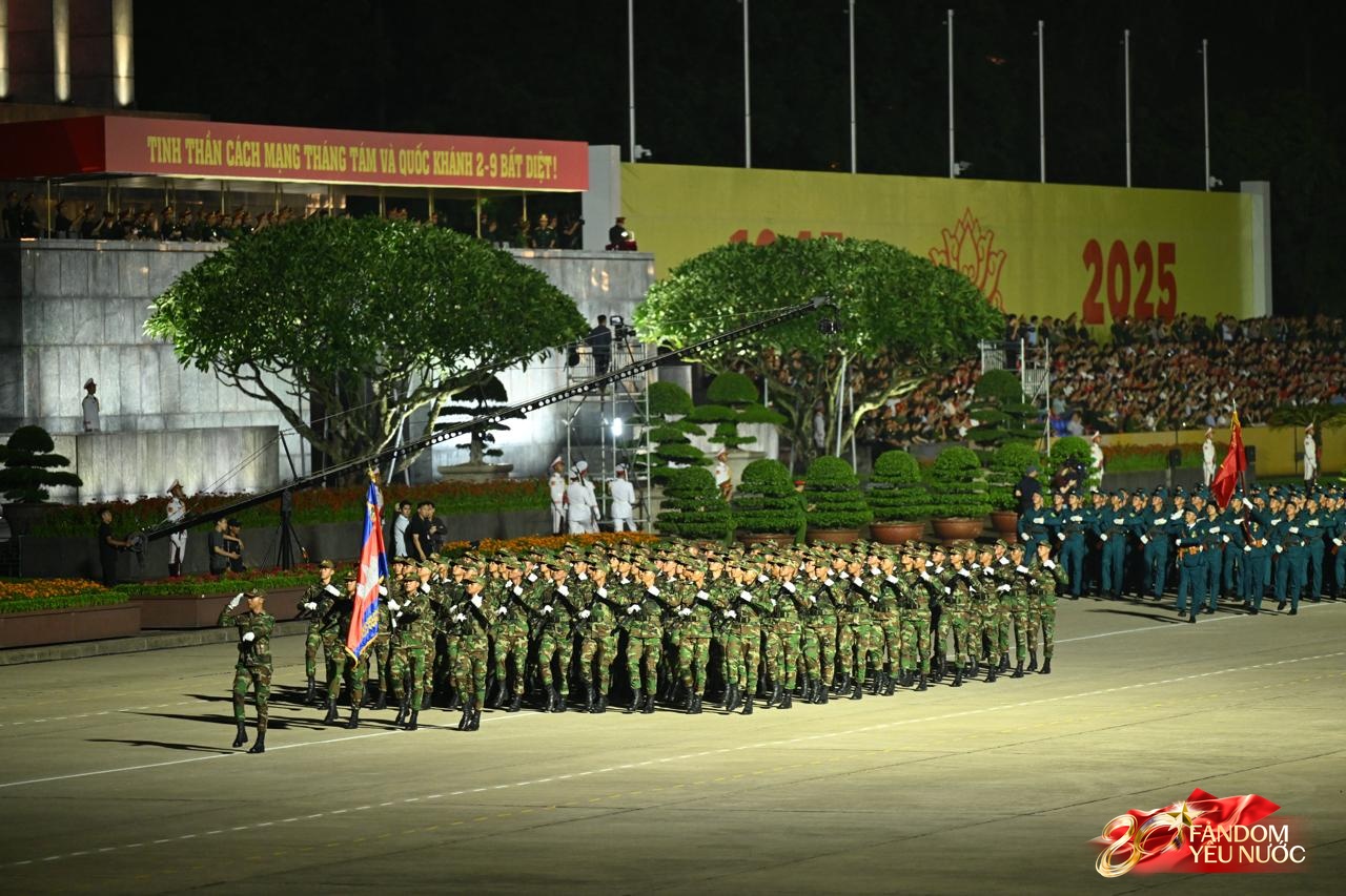 Tổng hợp luyện diễu binh diễu hành lần 1 chính thức bắt đầu!- Ảnh 17. Tổng hợp luyện diễu binh diễu hành lần 1 chính thức bắt đầu!- Ảnh 17.