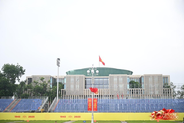 Người dân Hà Nội háo hức chờ xem hợp luyện diễu binh hoành tráng tối 21 / 8 - Ảnh 3.