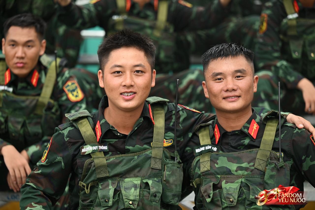 Người dân Hà Nội háo hức chờ xem hợp luyện diễu binh hoành tráng tối 21 / 8 - Ảnh 14.