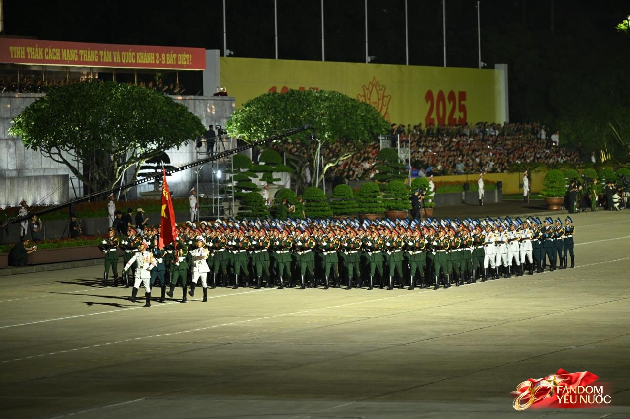 Tổng hợp luyện diễu binh diễu hành lần 1 chính thức bắt đầu!- Ảnh 10. Tổng hợp luyện diễu binh diễu hành lần 1 chính thức bắt đầu!- Ảnh 10.