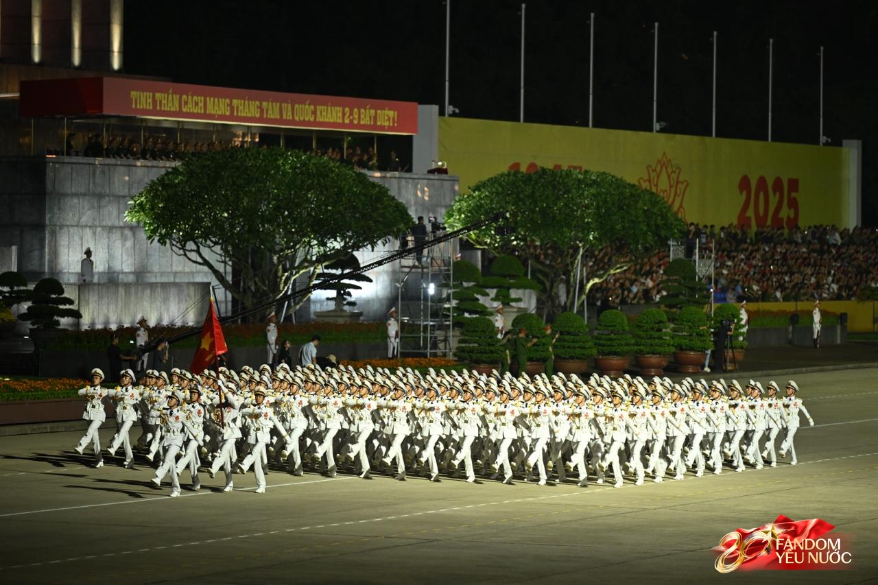 Tổng hợp luyện diễu binh diễu hành lần 1 chính thức bắt đầu!- Ảnh 8. Tổng hợp luyện diễu binh diễu hành lần 1 chính thức bắt đầu!- Ảnh 8.