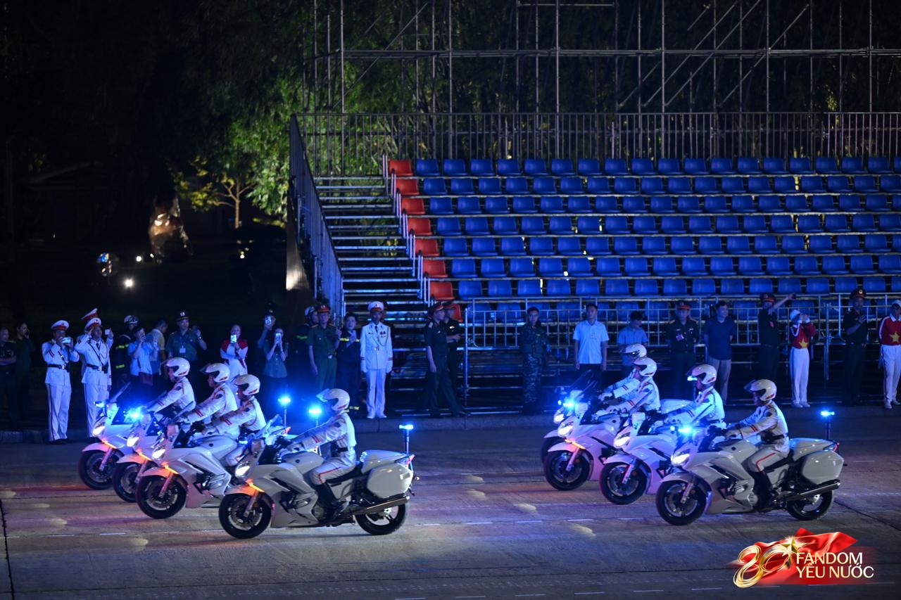 Những hình ảnh đầu tiên của buổi Tổng hợp luyện diễu binh, diễu hành lần 1 tại Quảng trường Ba Đình lịch sử- Ảnh 24. Những hình ảnh đầu tiên của buổi Tổng hợp luyện diễu binh, diễu hành lần 1 tại Quảng trường Ba Đình lịch sử- Ảnh 24.