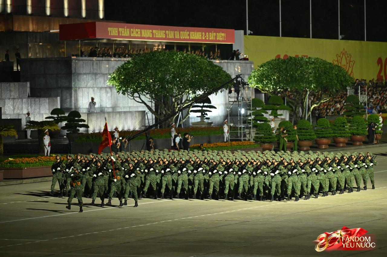 Tổng hợp luyện diễu binh diễu hành lần 1 chính thức bắt đầu!- Ảnh 14. Tổng hợp luyện diễu binh diễu hành lần 1 chính thức bắt đầu!- Ảnh 14.