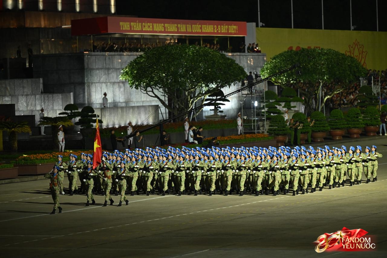 Tổng hợp luyện diễu binh diễu hành lần 1 chính thức bắt đầu!- Ảnh 11. Tổng hợp luyện diễu binh diễu hành lần 1 chính thức bắt đầu!- Ảnh 11.