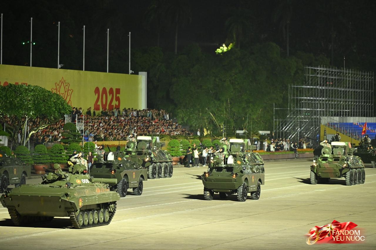 Những hình ảnh đầu tiên của buổi Tổng hợp luyện diễu binh, diễu hành lần 1 tại Quảng trường Ba Đình lịch sử- Ảnh 22. Những hình ảnh đầu tiên của buổi Tổng hợp luyện diễu binh, diễu hành lần 1 tại Quảng trường Ba Đình lịch sử- Ảnh 22.