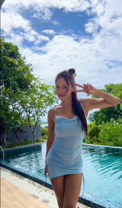 “Bom Sex Hàn Quốc” Cưới Chồng Nhỏ Hơn Cả Con Giáp, Bí Quyết Gì Để U60 Nhưng Nhìn Tươi Rói Như 20 Tuổi?- Ảnh 9. “Bom Sex Hàn Quốc” Cưới Chồng Nhỏ Hơn Cả Con Giáp, Bí Quyết Gì Để U60 Nhưng Nhìn Tươi Rói Như 20 Tuổi?- Ảnh 9.