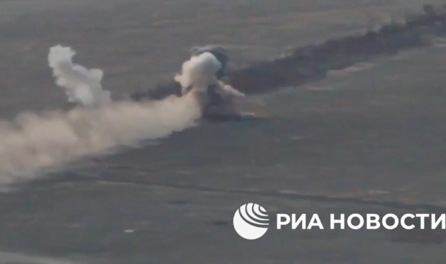 Giáp nhím T - 72 giúp xe tăng Nga chống chịu drone tự sát hiệu quả trên chiến trường - Ảnh 1.