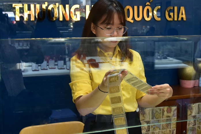 Giá vàng miếng SJC lại gây sốc khi lập đỉnh mới - Ảnh 1.