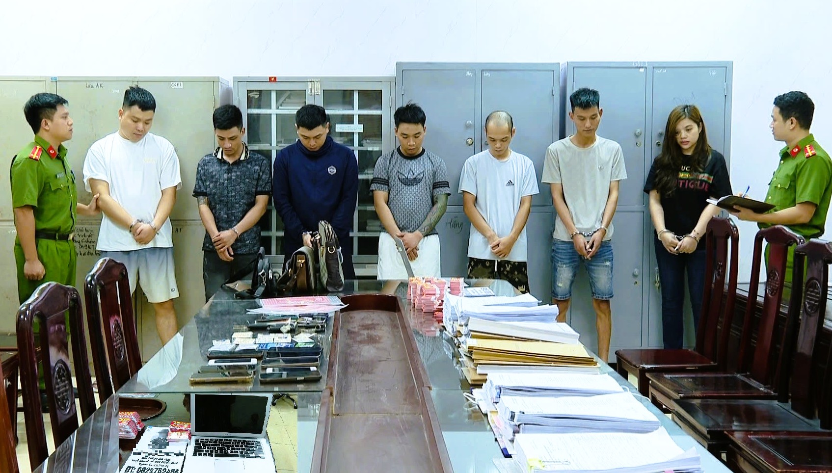 Cặp vợ chồng cầm đầu đường dây "tín dụng đen" cho vay với lãi suất "cắt cổ"- Ảnh 1. Cặp vợ chồng cầm đầu đường dây "tín dụng đen" cho vay với lãi suất "cắt cổ"- Ảnh 1.