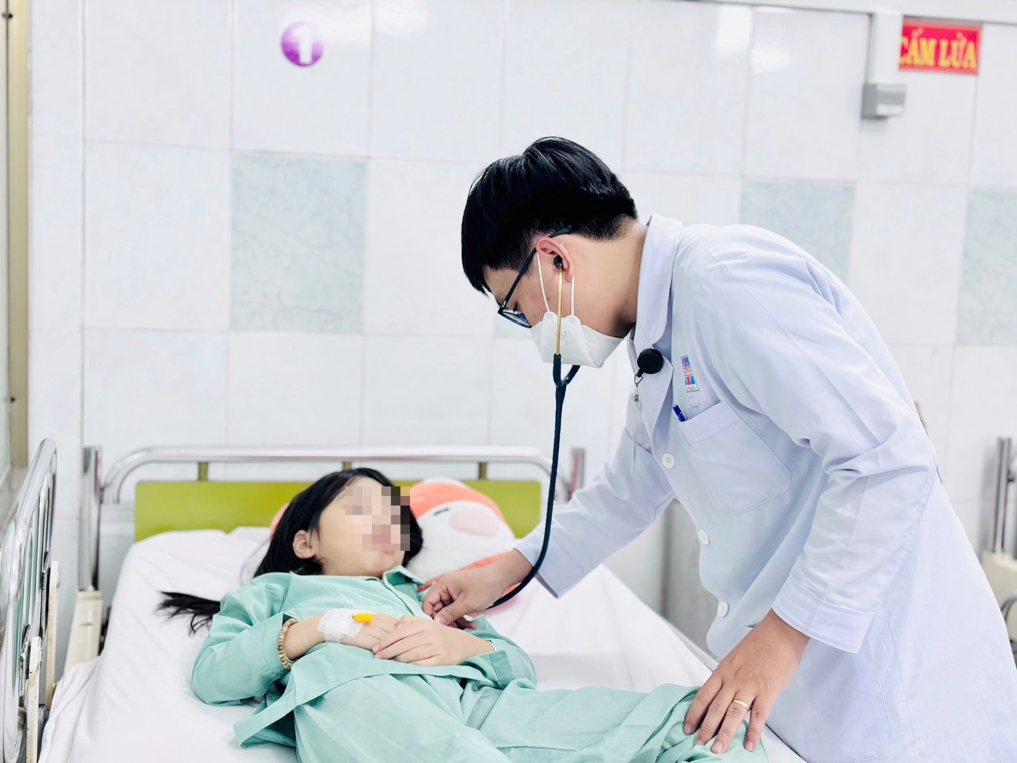 Ăn Kẹo Mang Từ Nước Ngoài Về, 2 Chị Em Ngộ Độc Cần Sa 1 Sau Khi Ăn Kẹo, 2 Chị Em Đột Ngột Chóng Mặt, Hoảng Loạn - Ảnh 1.