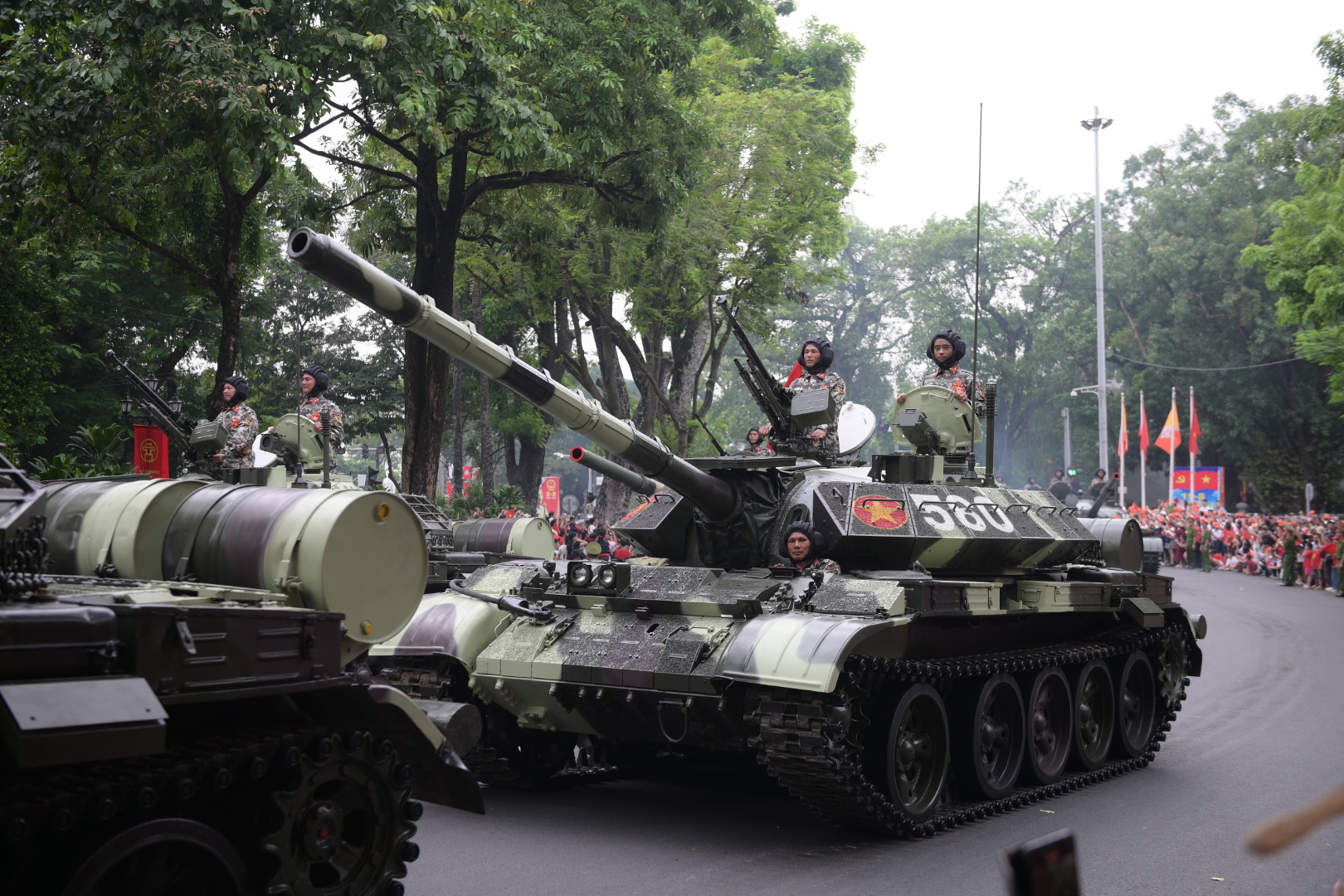 Trang bị 'nhỏ mà có võ' giúp dàn khí tài hạng nặng của QĐND Việt Nam lướt đi trên các tuyến phố Thủ đô - Ảnh 1.