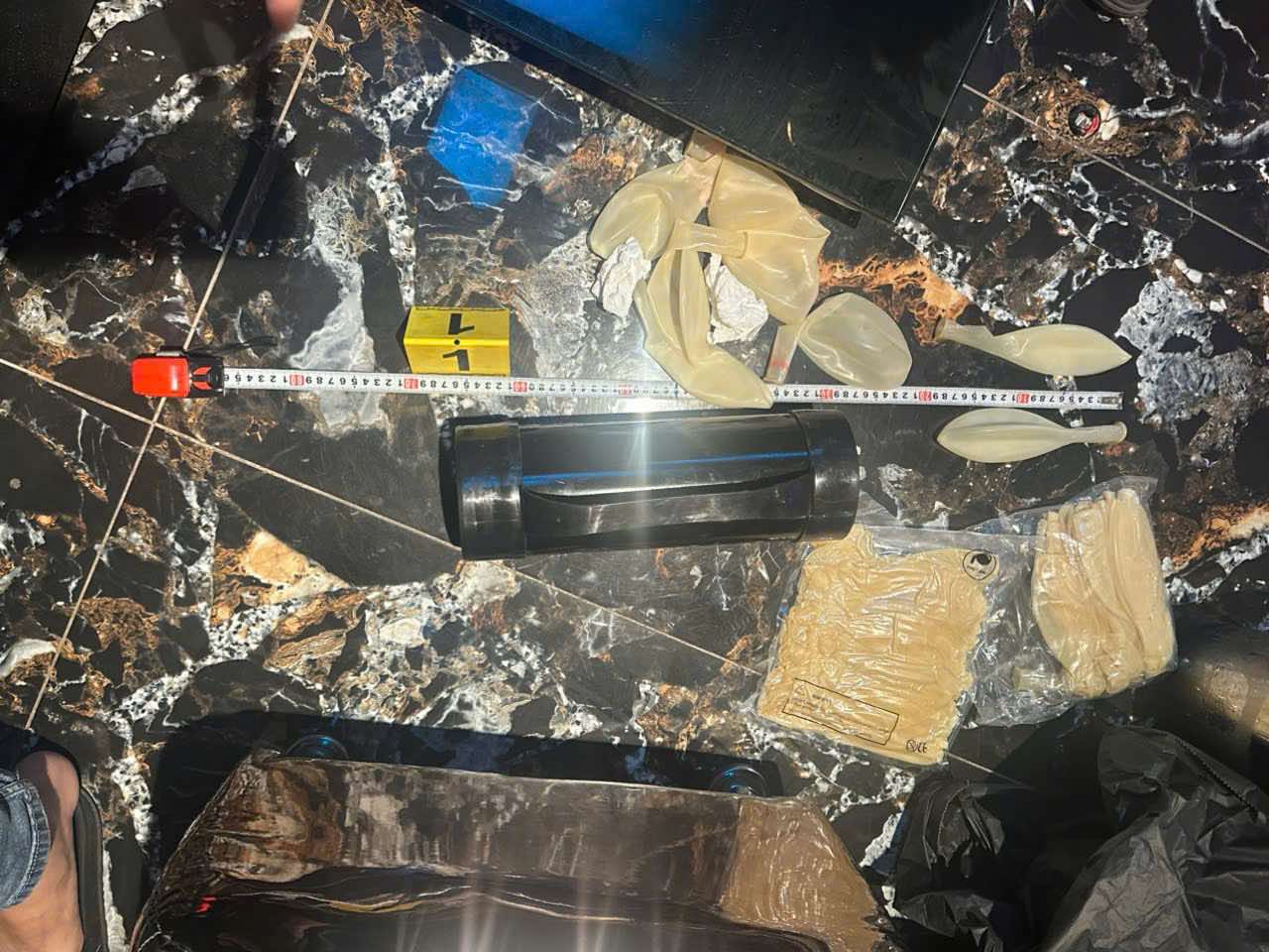 Du Nguyễn Gia H&ograve;ai Thương bị bắt c&ugrave;ng nh&acirc;n vi&ecirc;n 90 &rsquo; s House v&igrave; bu&ocirc;n b&aacute;n kh&iacute; N₂O - Ảnh 1.