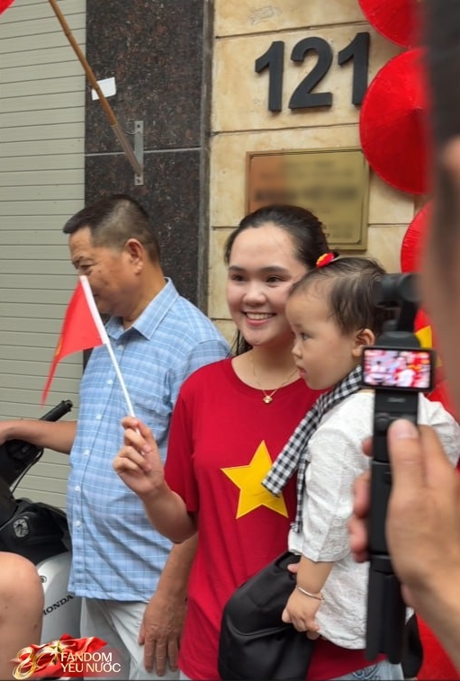 Vợ Duy Mạnh, Văn Quyết khoe góc đu concert quốc gia tuyệt đối điện ảnh từ biệt thự 6 tầng mặt phố Hà Nội- Ảnh 6. Vợ Duy Mạnh, Văn Quyết khoe góc đu concert quốc gia tuyệt đối điện ảnh từ biệt thự 6 tầng mặt phố Hà Nội- Ảnh 6.