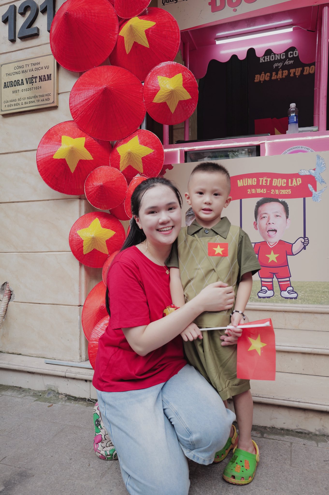 Vợ Duy Mạnh, Văn Quyết khoe góc đu concert quốc gia tuyệt đối điện ảnh từ biệt thự 6 tầng mặt phố Hà Nội- Ảnh 5. Vợ Duy Mạnh, Văn Quyết khoe góc đu concert quốc gia tuyệt đối điện ảnh từ biệt thự 6 tầng mặt phố Hà Nội- Ảnh 5.